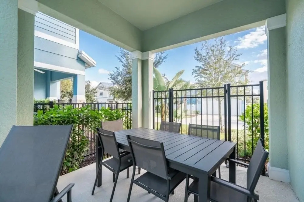 Spacious 5 Bedrrom/ 5 Bath Home- Private Pool, Full Kitchen, Free Wifi 5 Bedroom Villa by Redawning