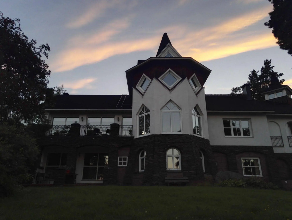Albert's Manor