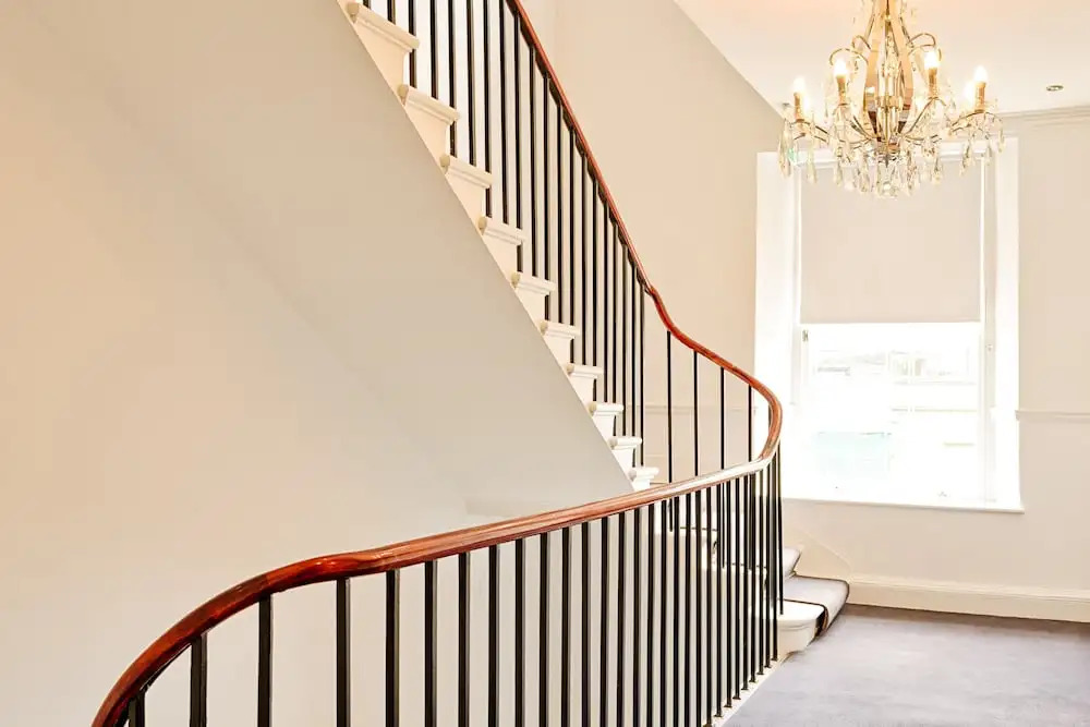 JOIVY Re-Imagined Flat in Georgian Architecture Townhouse