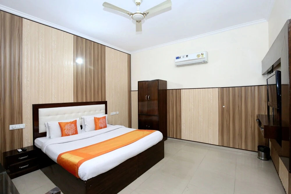 OYO 5026 Preet Hotel