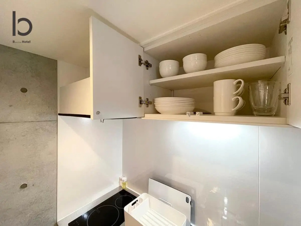 Brand new 1BR apt 5 mins walk to peace park great city view good for 7PPL