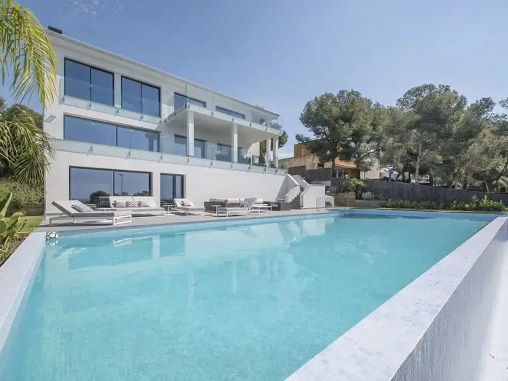 Luxurious Panoramic Spa Villa
