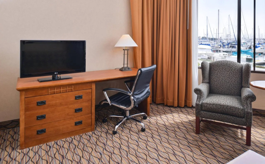 Holiday Inn Express Hotel & Suites Ventura Harbor by IHG
