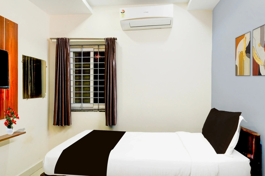 Super Collection O Khajaguda Hills Formerly Sri Balaji Luxury Rooms