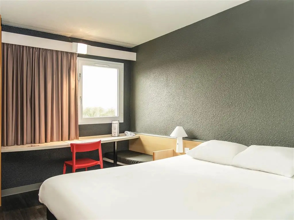 ibis Falaise Coeur de Normandie