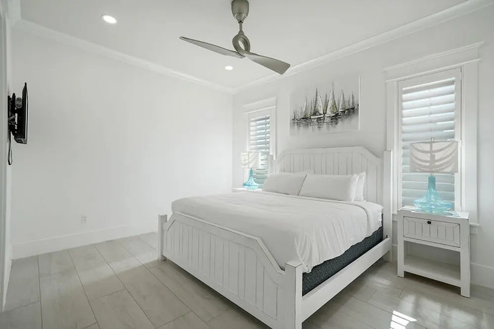 Mare Moderno by Bliss Beach Rentals