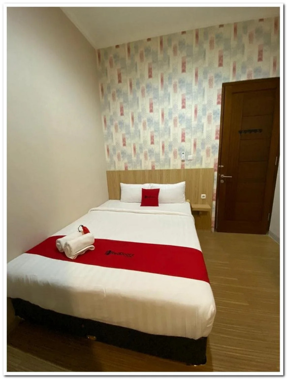RedDoorz Syariah near Universitas Negeri Malang