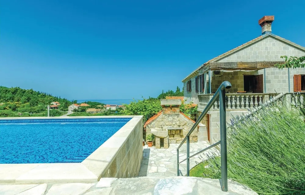 Two-Bedroom Apartment Gruda with an Outdoor Swimming Pool 08
