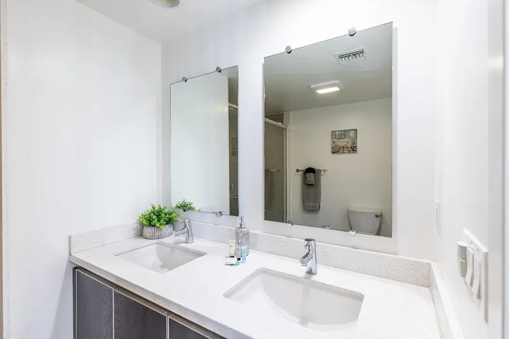 3br/3ba Fully Furnished Apartment In Hollywood 3 Bedroom Apts by RedAwning