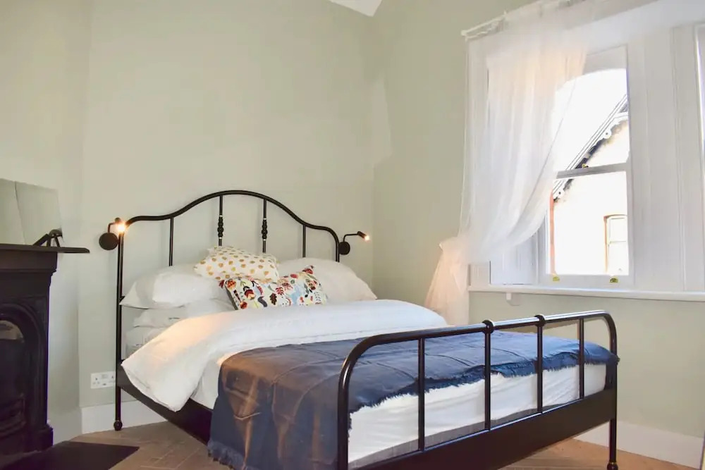 Serene And Modern 2 Bedroom Cottage