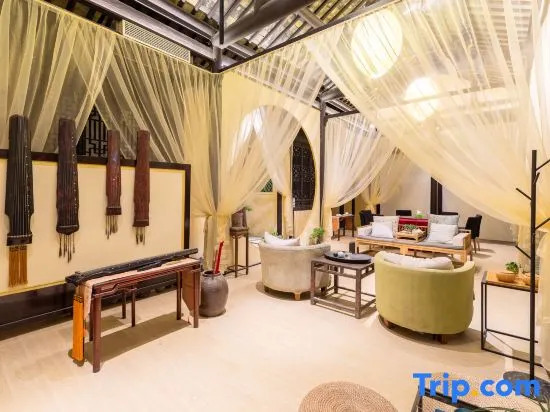 Yueshang Zen Space Homestay (Jinxi Ancient Town)
