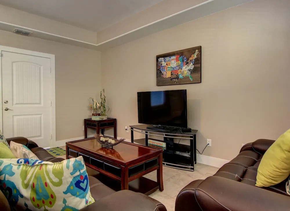 Mi Casa Tu Casa Downstairs 1 Bedroom 1 Bathroom Duplex