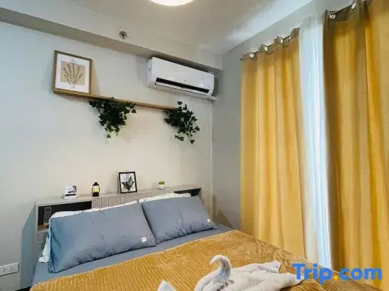 J&J Mactan Stays PS4, Netflix, Pool & Paid Parking