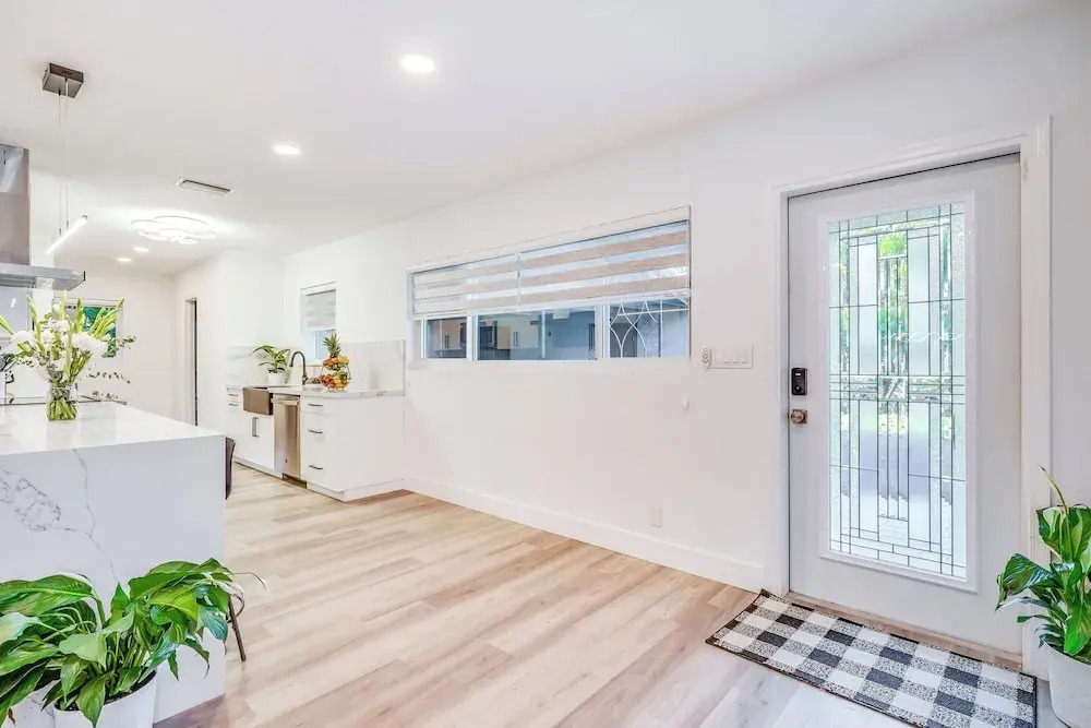 Friendly Fox Luxury Home with Pool & Spa