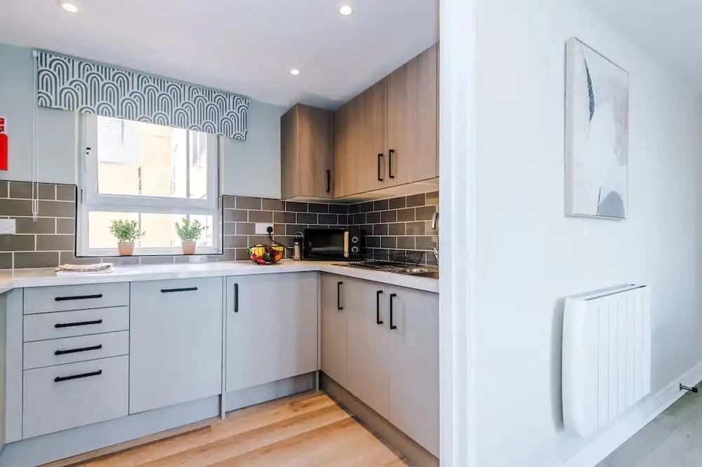 NEW Stylish Apartment Amazing Location Sleeps 6