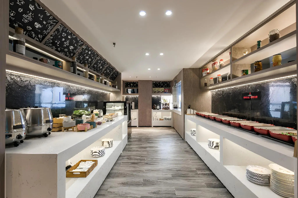 Echarm Plus Hotel (Xi'an Shirong International Bachenmen Subway Station)