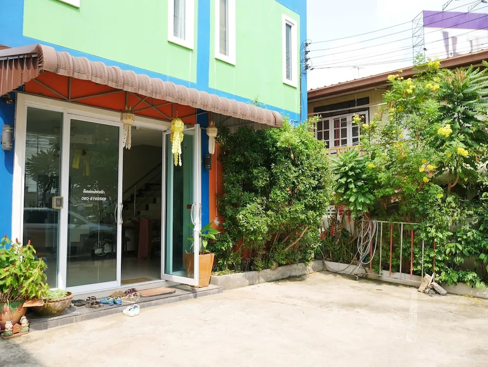 Phothong Place