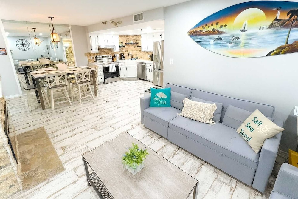 Sweeping 5th Floor Views - Direct Beach - Remodeled