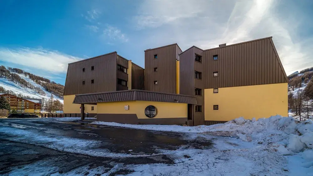 Studio in Allos With Stunning Mountain Views