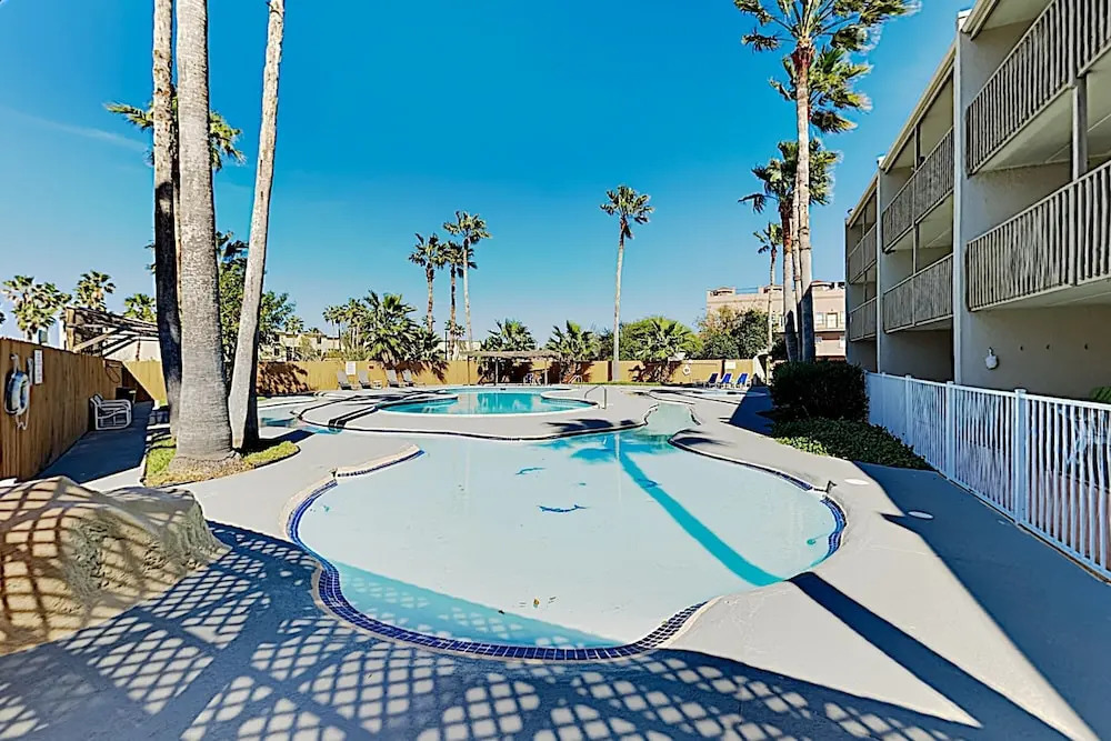 New Listing! All-suite - Pool, Walk To Waves 2 Bedroom Condo