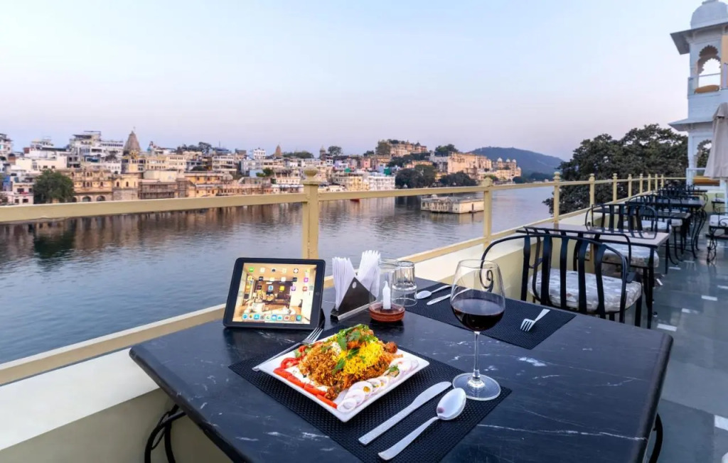 Sarovar - Lake Facing Boutique Hotel On Lake Pichola