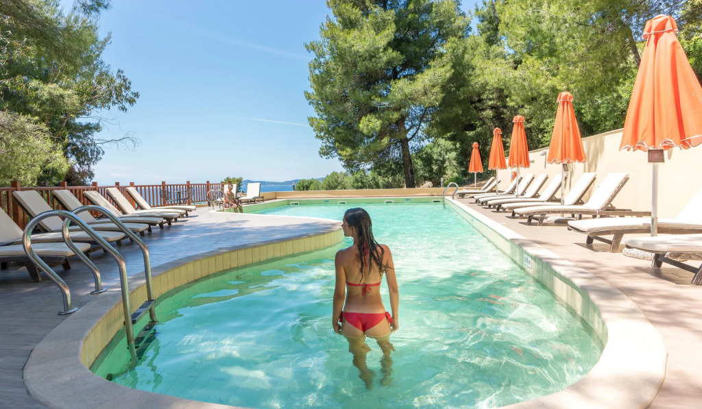 Greek Pride Cronwell Rahoni Hotel
