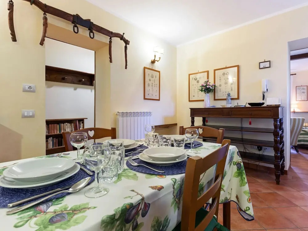 Quaint Holiday Home in Siena with Hot Tub