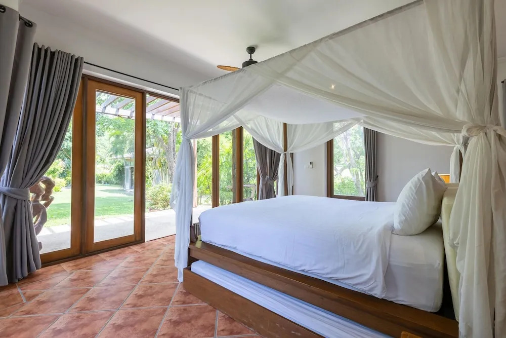 Large 6 Bed Luxury Villa on the Golf Course (PHJ)