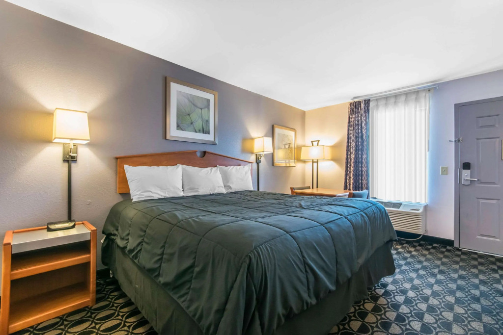 Studio 6 Suites Louisville KY Airport/Expo Center