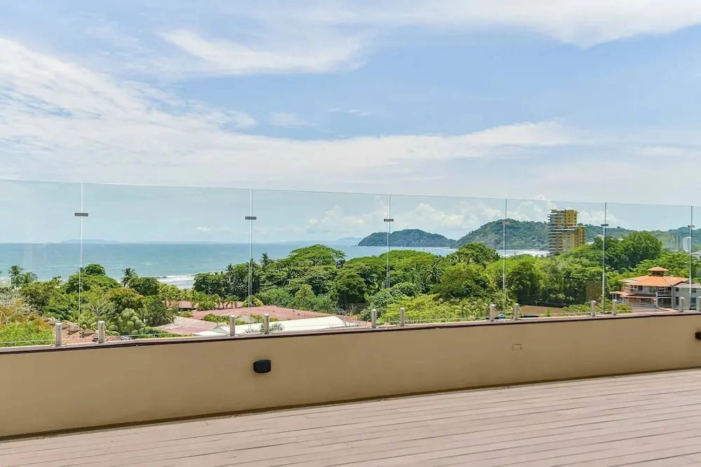 Brand New Loft Few Steps From The Beach