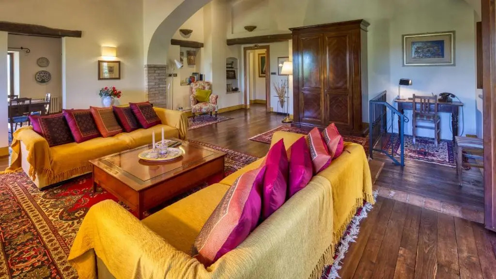 CASALE SANTA LUCIA 8&2, Emma Villas