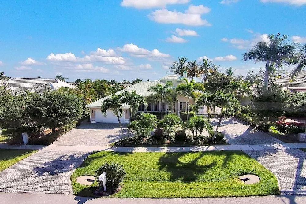 BRF335 3 Bedroom Holiday Home by Marco Naples Vacation Homes