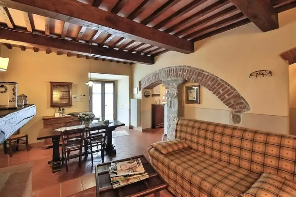 Attractive apartment in typical Tuscan style