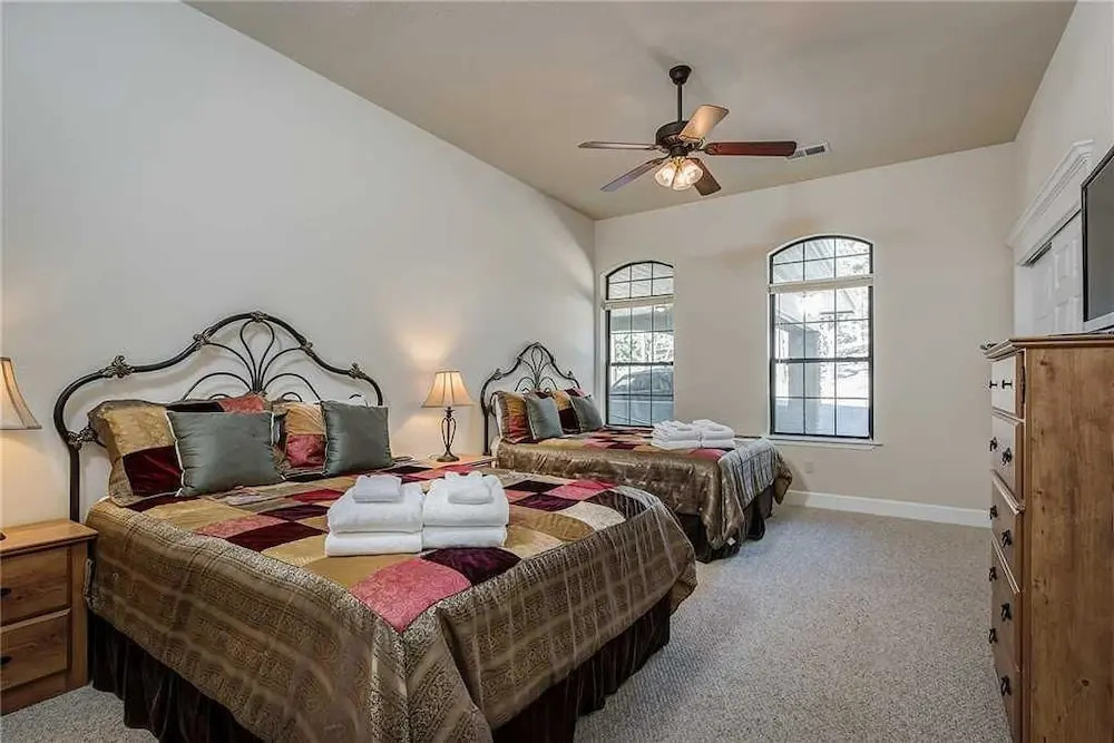 Alpine Village Lodge - Five Bedroom Cabin