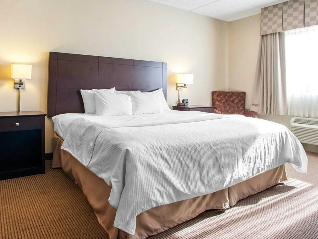 Royle Hotel Milwaukee Airport