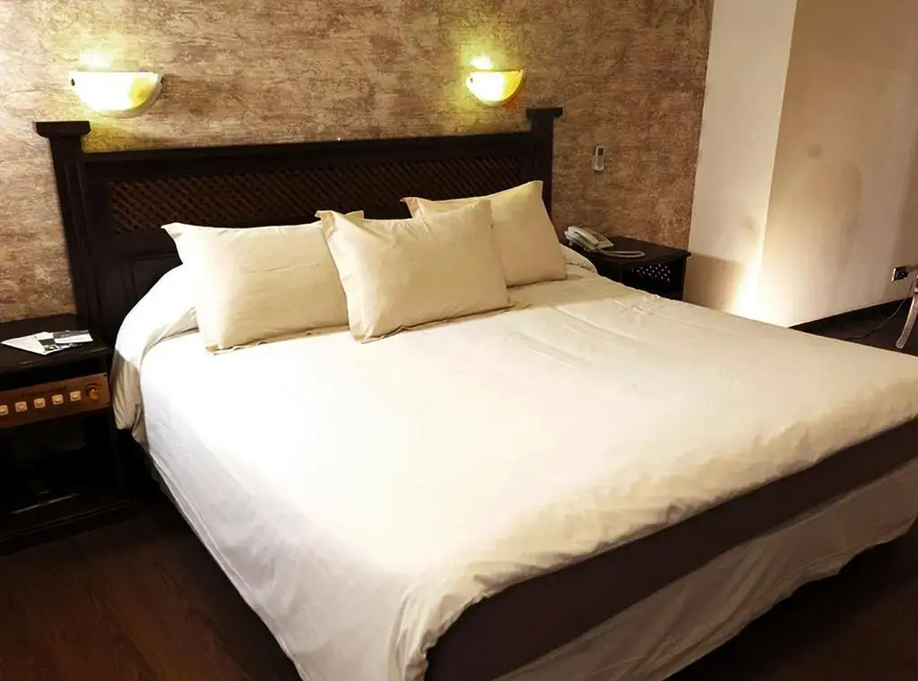 AVANTI HOTEL & CONVENTION CENTER