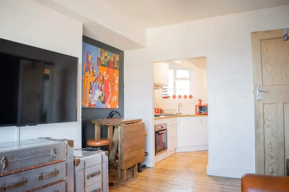 Beautifully Decorated Contemporary 2 Bedroom Flat