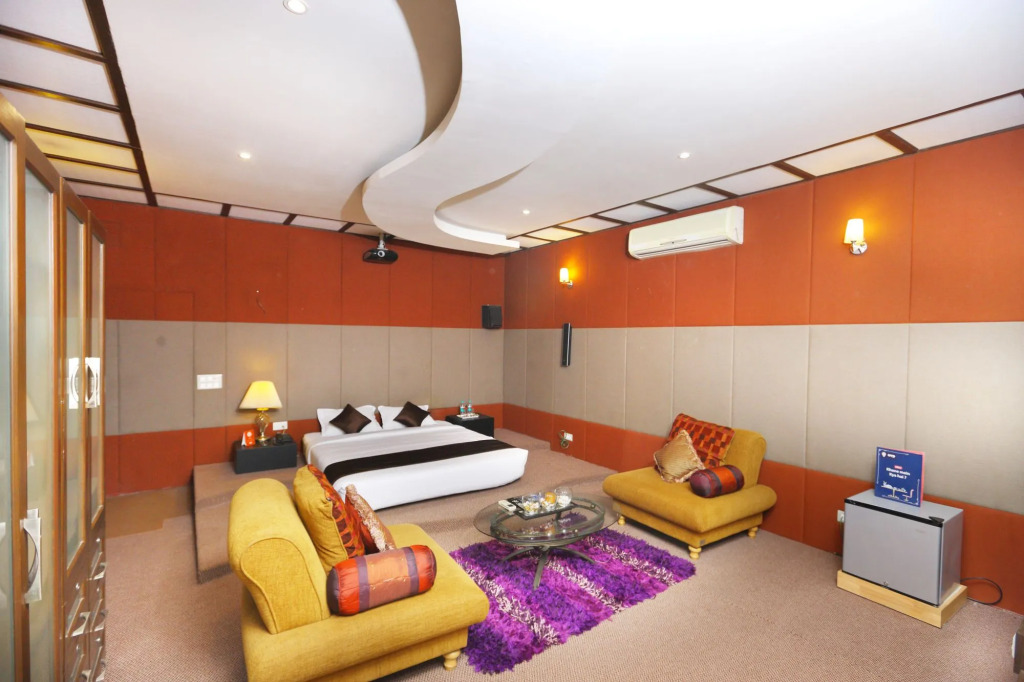 OYO 10952 Maple INN