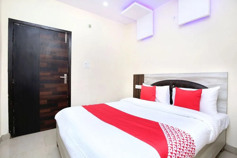 OYO 22332 Hotel Zs