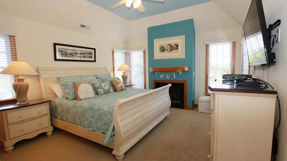 Catch a Breeze - 6 Br Home