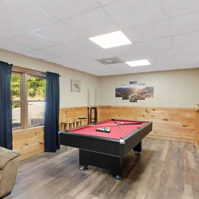 Minutes to Parkway I Pigeon Forge Sleeps 14 5BR