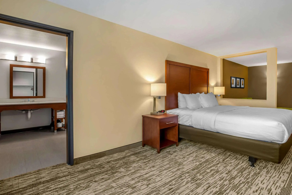Comfort Inn & Suites Ames near ISU Campus