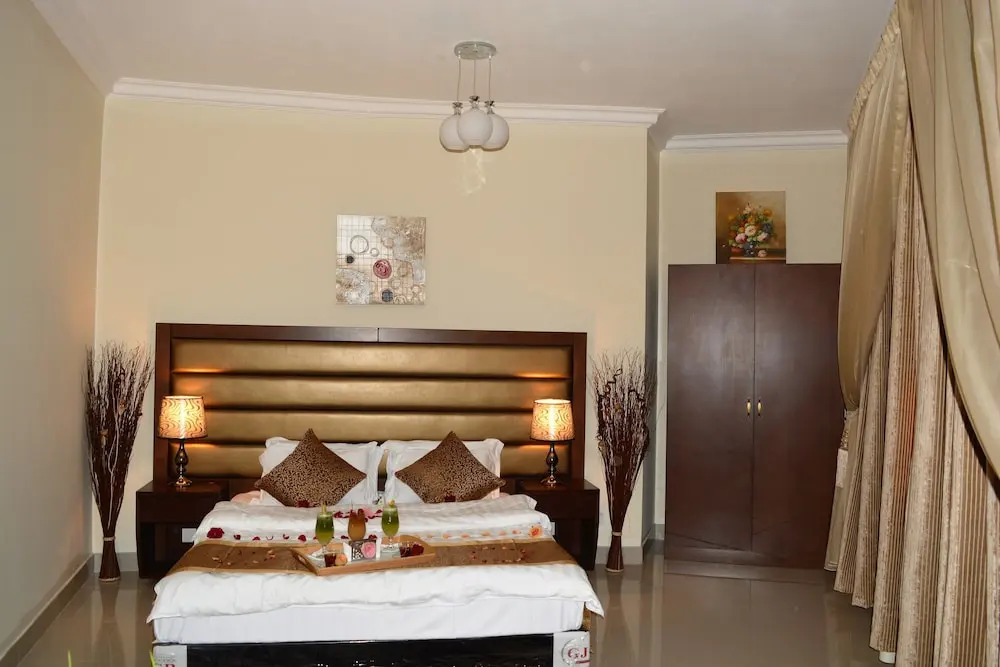 Diamond Suites