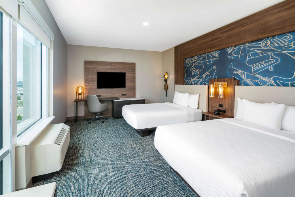 La Quinta Inn & Suites by Wyndham Nashville Downtown Stadium