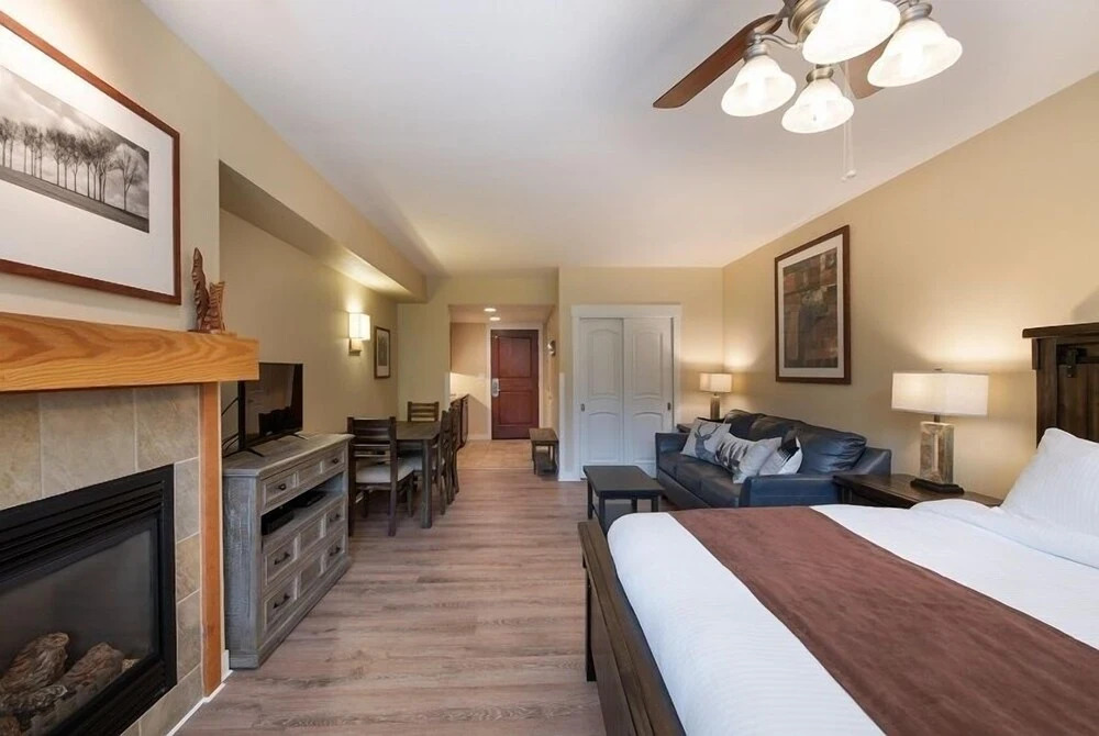 Modern Ski Studio Apartment with In-Room Fireplace - Fraser Crossing/Founders Pointe Premium-Rated 4443