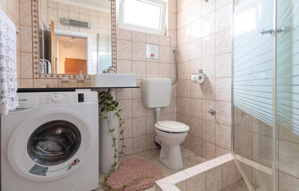 Beautiful Home in Komarna With Wifi and 3 Bedrooms