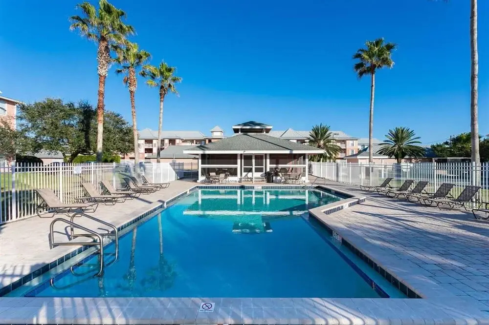 Modern and Beachy Second Floor Walk to Beach