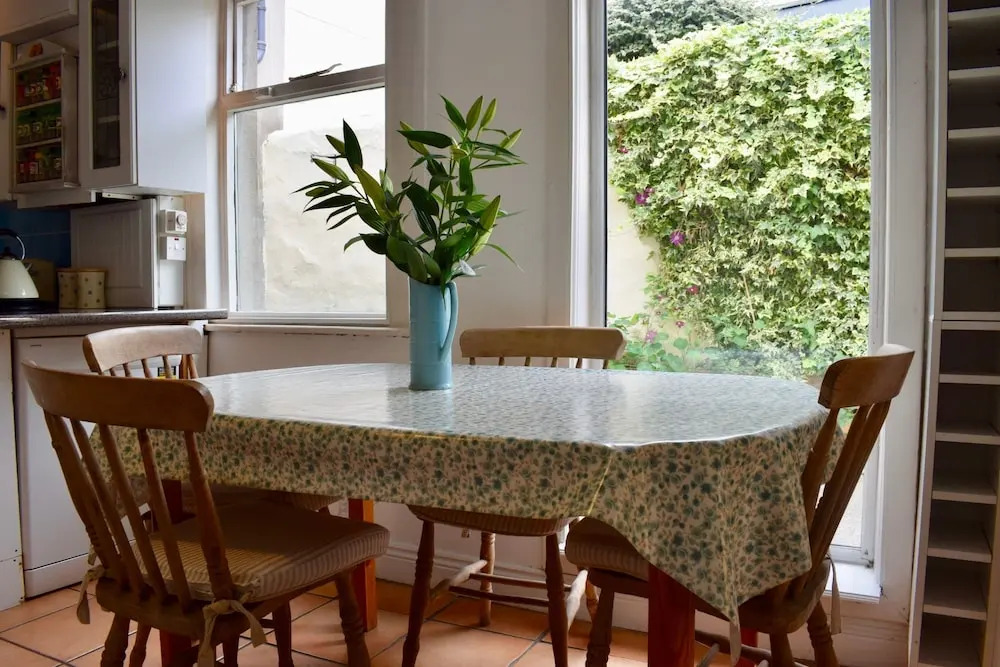 4 Bedroom Dublin Home Overlooking Canal