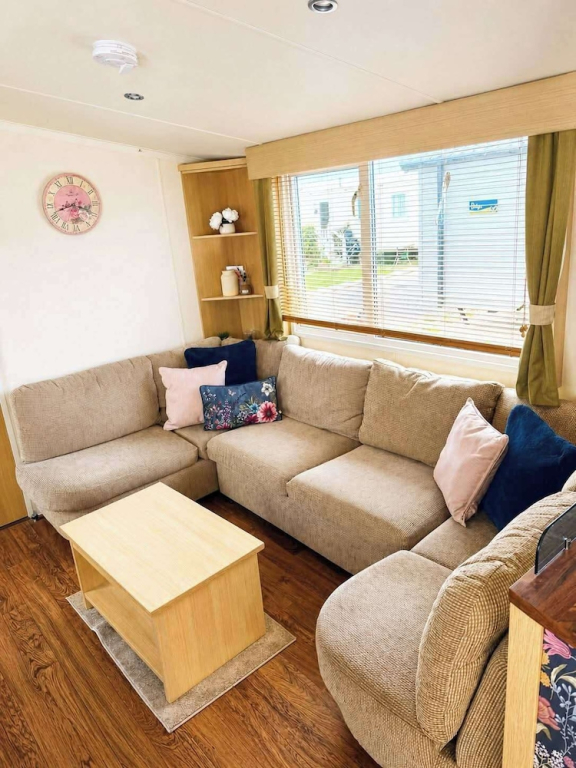 Caravan Meg Sleeps 6 With Free Parking