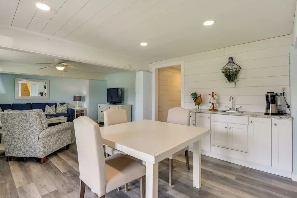 Steps to Sea! Okaloosa Island Gem w/ Outdoor Oasis